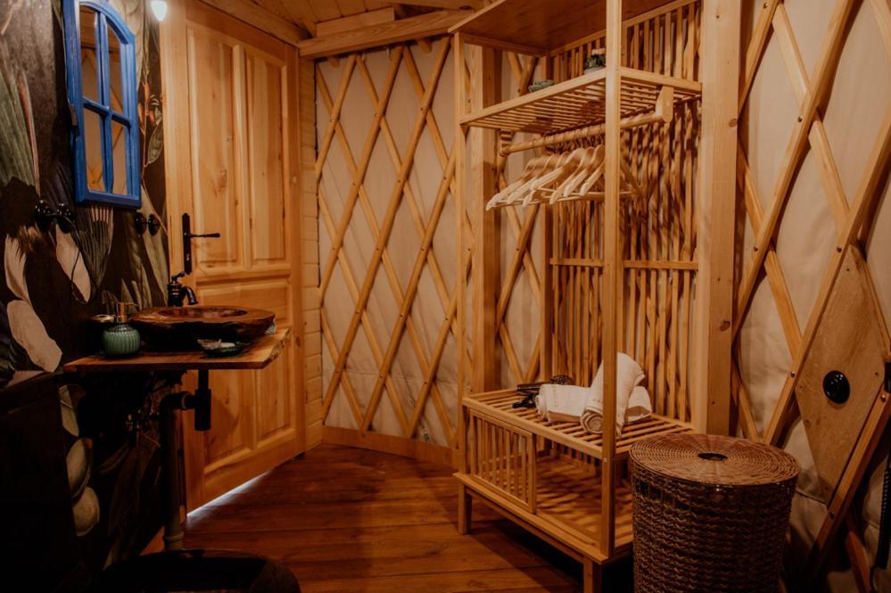 Jurty Z Widokiem, Prywatna Balia- Dzikolas Glamping Krasnobrod Ngoại thất bức ảnh