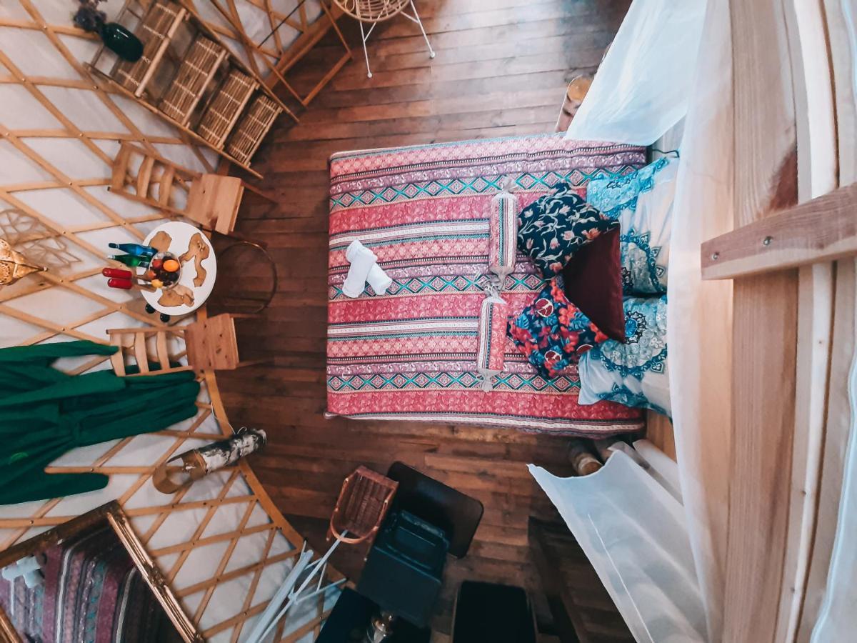 Jurty Z Widokiem, Prywatna Balia- Dzikolas Glamping Krasnobrod Ngoại thất bức ảnh