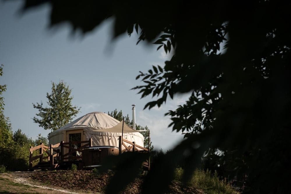 Jurty Z Widokiem, Prywatna Balia- Dzikolas Glamping Krasnobrod Ngoại thất bức ảnh