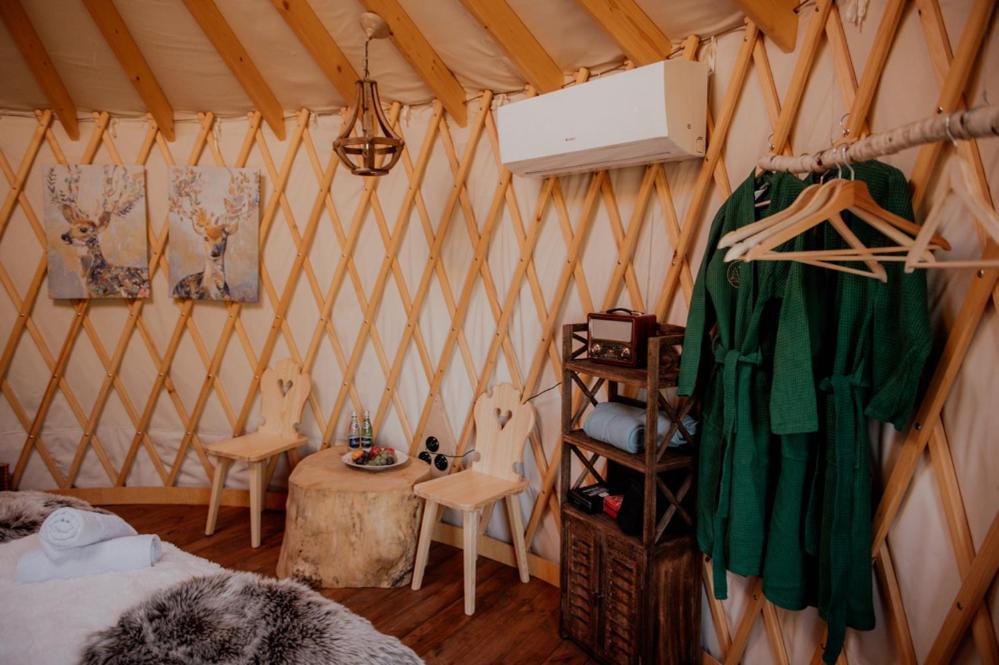 Jurty Z Widokiem, Prywatna Balia- Dzikolas Glamping Krasnobrod Ngoại thất bức ảnh