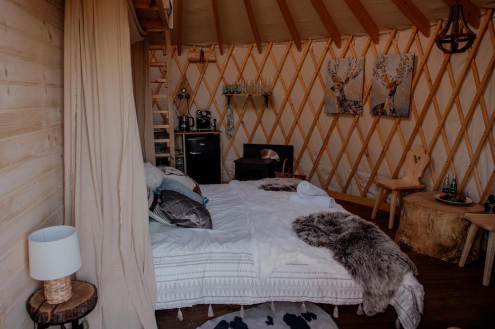Jurty Z Widokiem, Prywatna Balia- Dzikolas Glamping Krasnobrod Ngoại thất bức ảnh